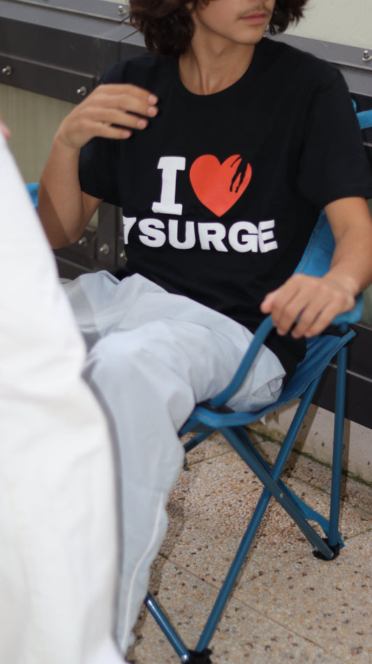 T-shirt Surge